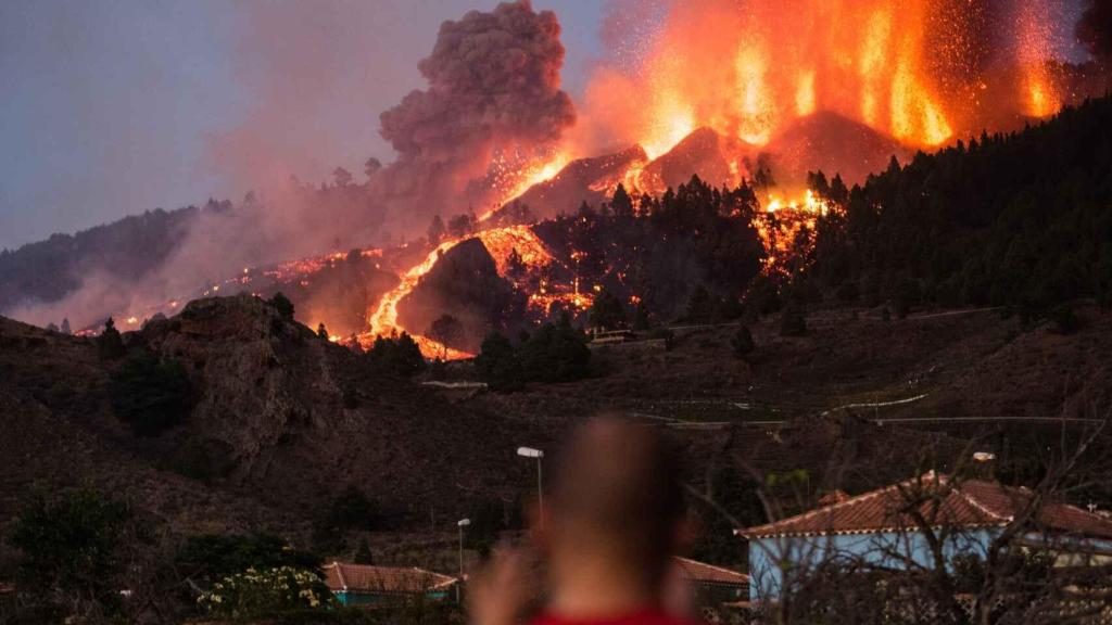 El volcán de Cumbre Vieja en La Palma, en erupción.