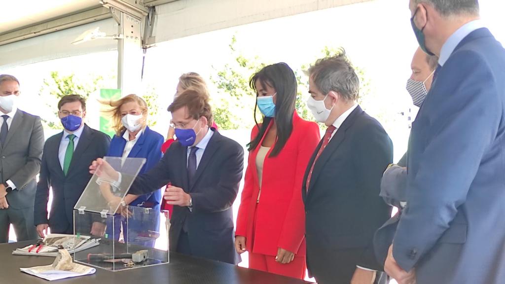 José Luis Martínez-Almeida y otras personalidades en Valdecarros.