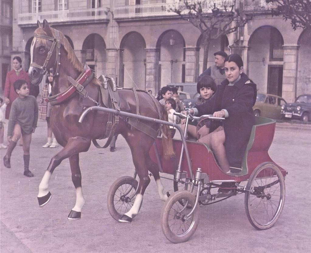 Imagen antigua de los caballitos de A Coruña