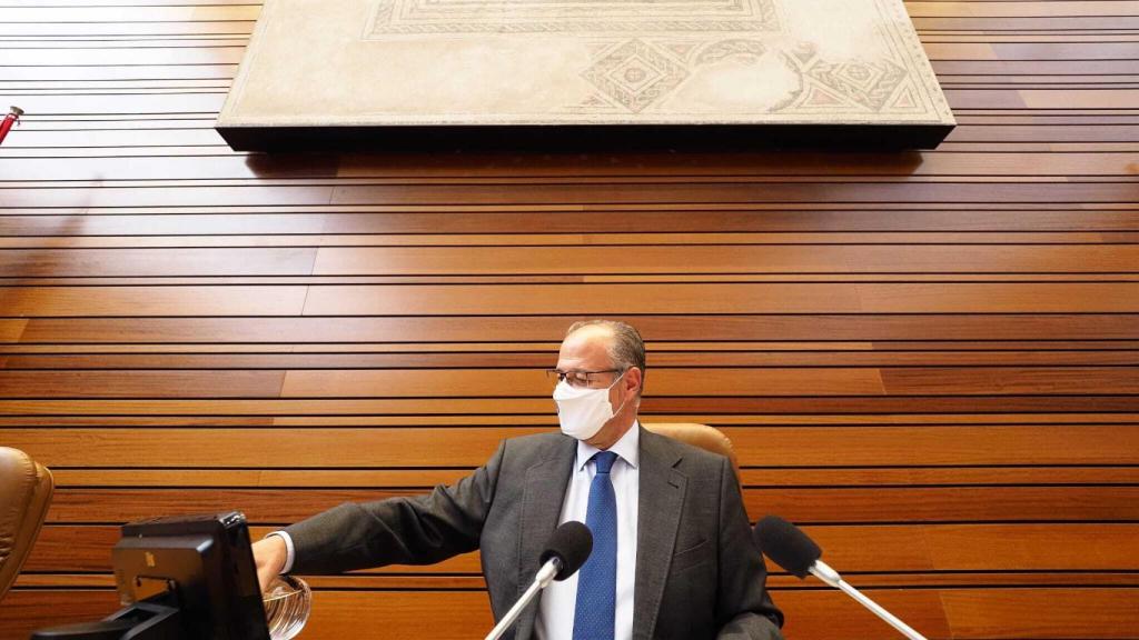 El presidente de las Cortes, Luis Fuentes