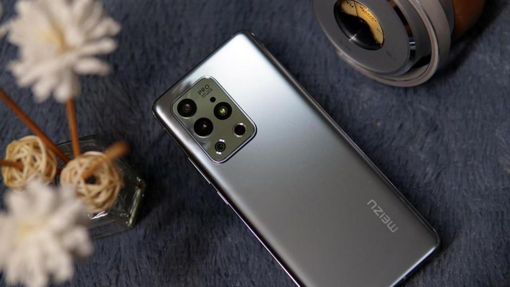 Meizu 18S Pro boca abajo