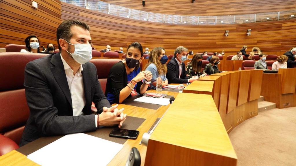 Luis Tudanca en la bancada socialista