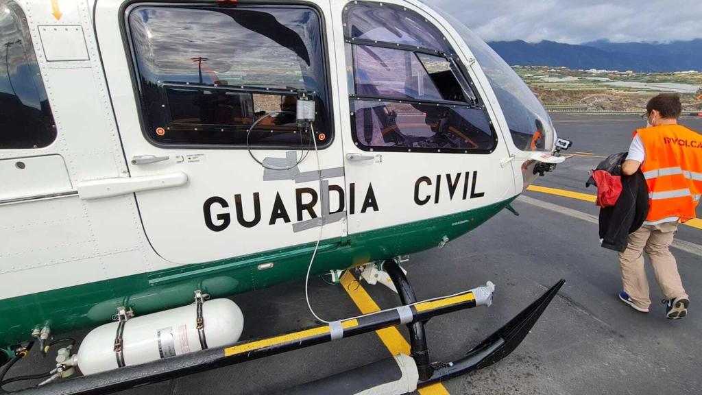 Sensor miniDOAS instalado en un helicóptero de la Guardia Civil
