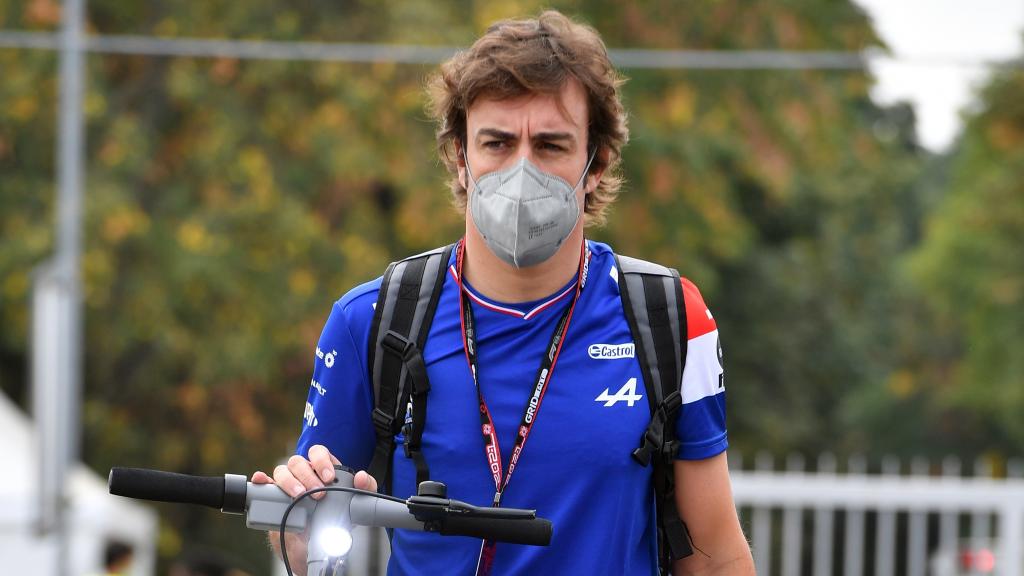 Fernando Alonso, en el paddock
