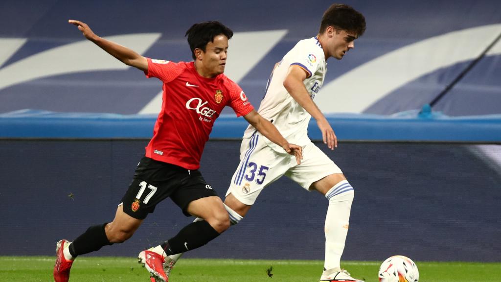 Takefusa Kubo persigue a Miguel Gutiérrez