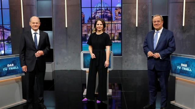 Los candidatos Olaf Scholz (SPD), Annalena Baerbokc (Verdes) y Armin Laschet (CDU), durante el último debate electoral