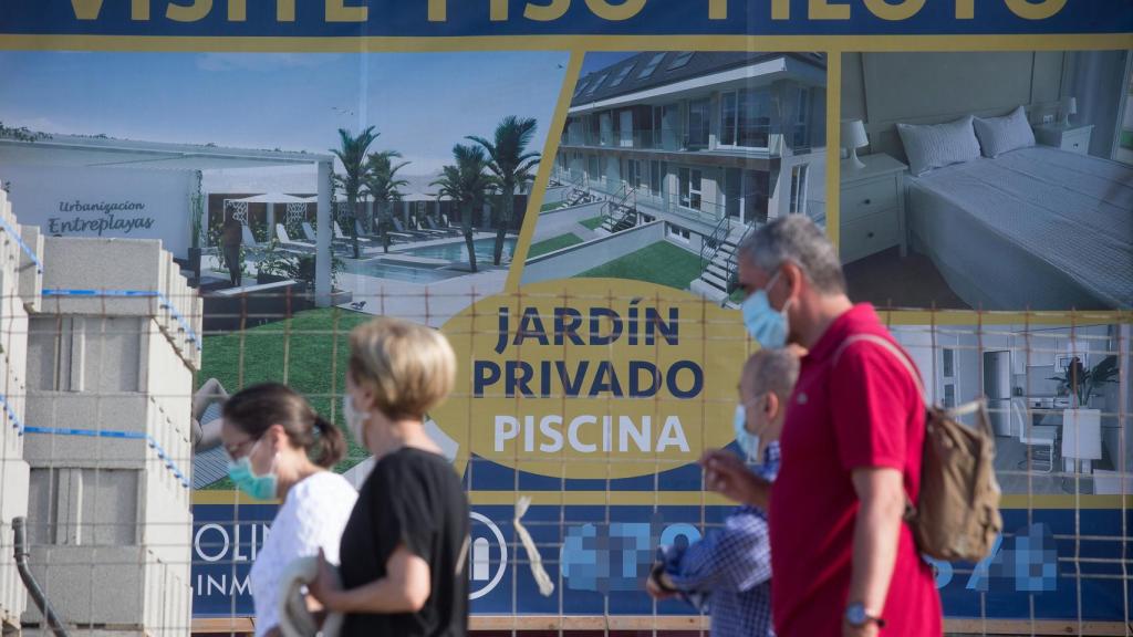 Cartel de venta de pisos.