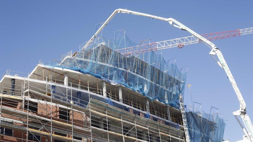 Construcción de un edificio de viviendas.