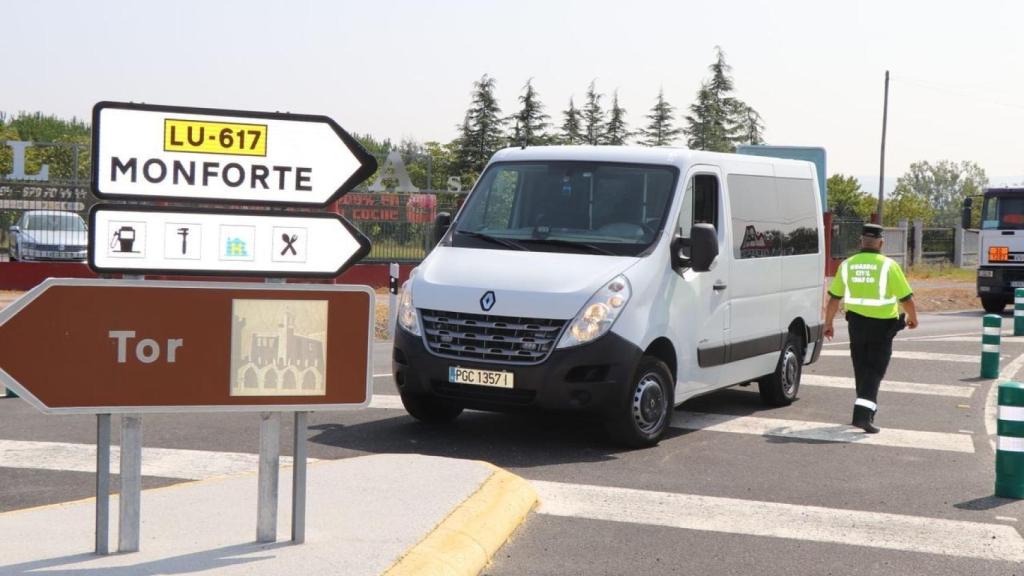 Furgoneta blanca de la DGT