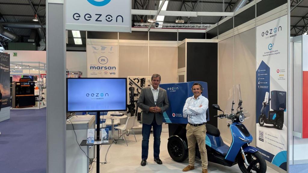 Pedro Martínez, CEO de VMS Automotive, y Santiago Novoa García, director de Negocios de la Actividad Empresarial de SEPIDES