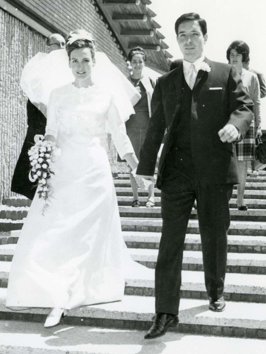Iñaki Gabilondo en su boda junto a Maite Egaña.