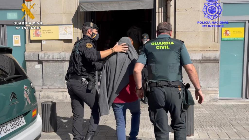 Una imagen de archivo de una detención por parte de la Guardia Civil.