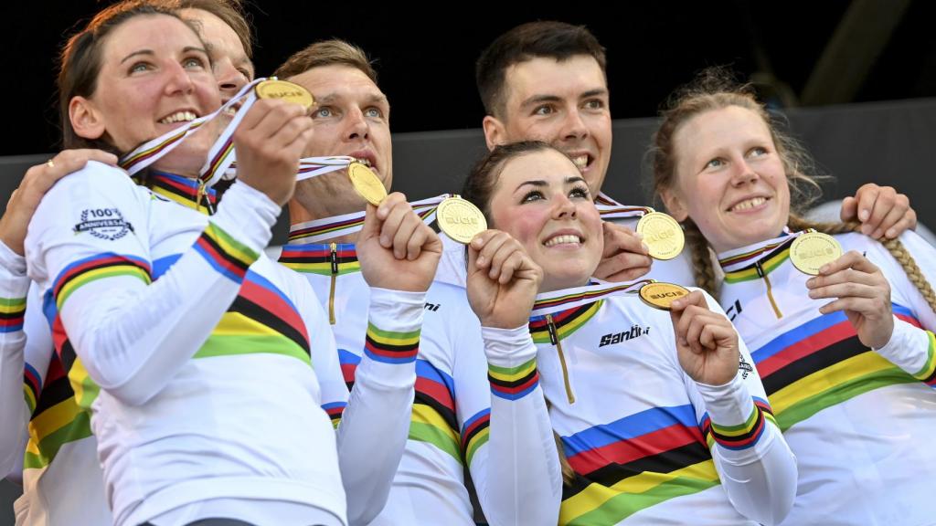 Tony Martin y sus compañeros de la contrarreloj mixta de Alemania