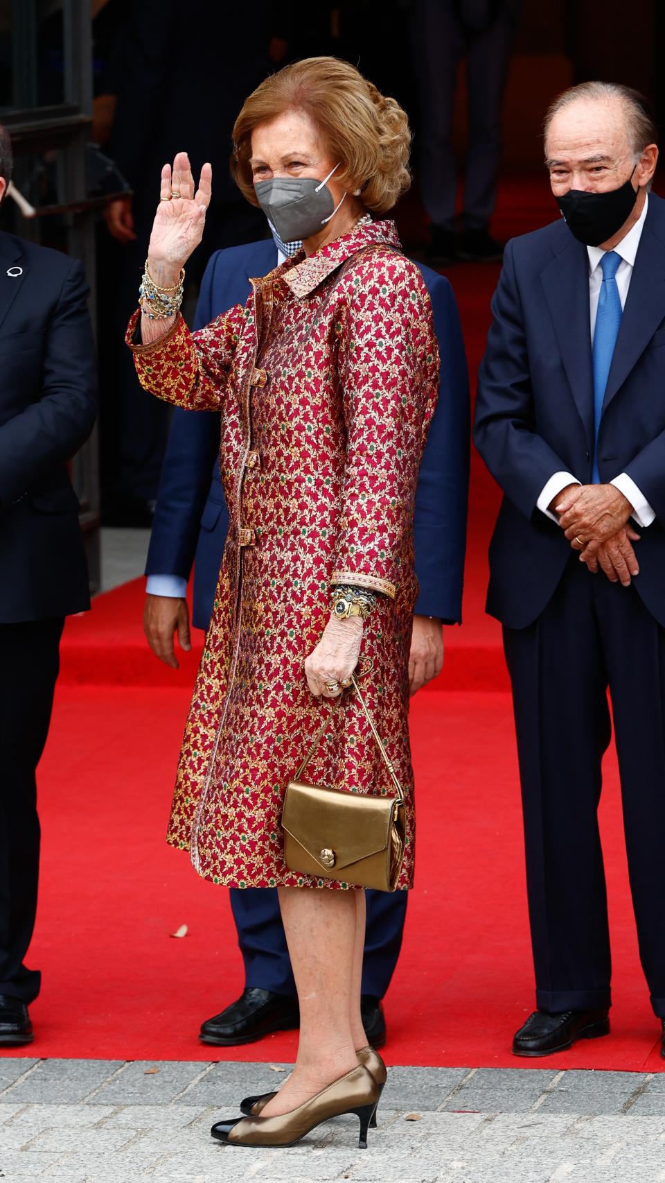 La reina Sofía a su llegada al Teatro Real.