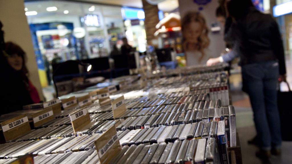 Uno de los pasillos del centro comercial 'Luz del Tajo', en Toledo.
