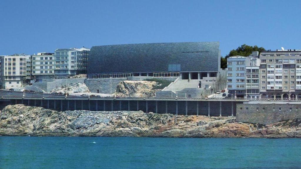 Vista general de la Domus de A Coruña en la ensenada de Riazor y el Orzán.