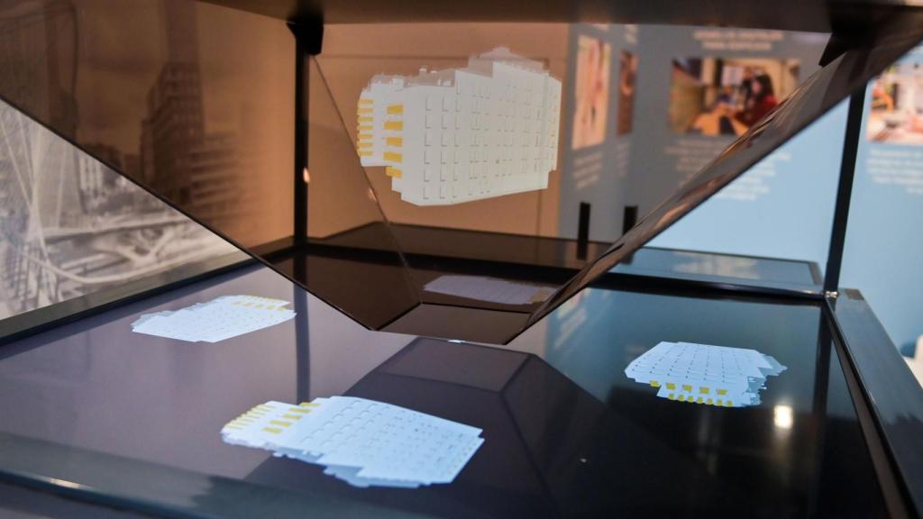 Holograma de un edificio en Rebuild 2021 FOTO: Rebuild