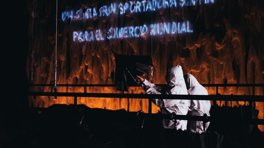 Escena de la obra 'N.E.V.E.R.M.O.R.E.'.