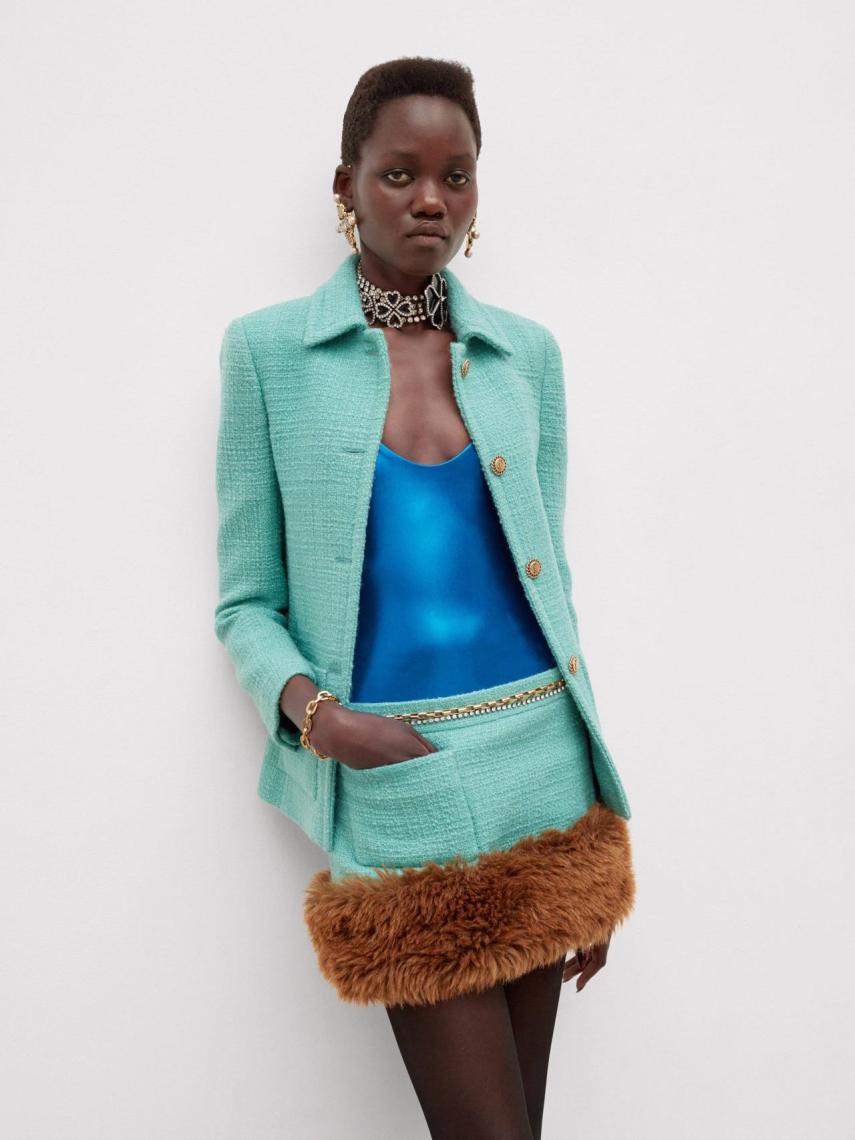 Modelo con diseño de Saint Laurent.