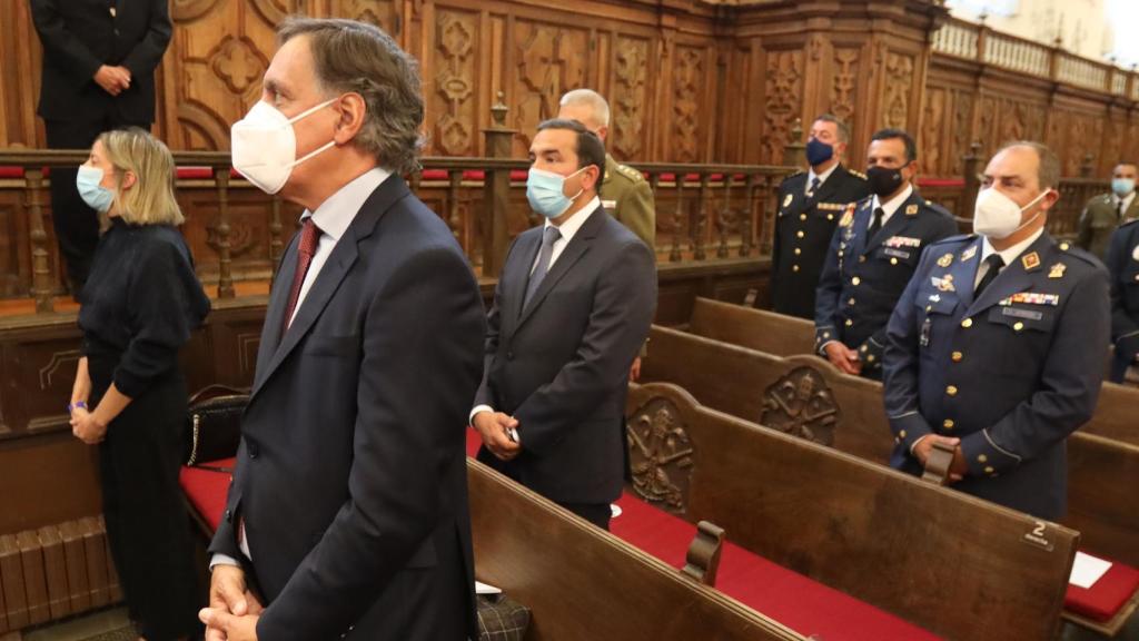 El alcalde de Salamanca, junto a otras autoridades, en el Aula Magna de la Upsa