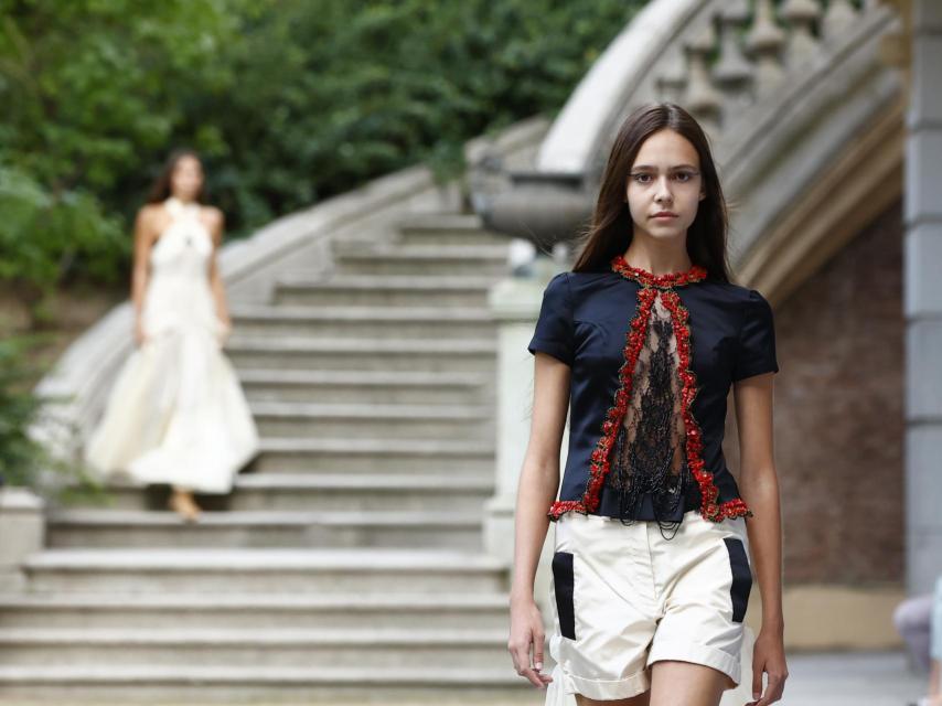 Modelo en el desfile de Alvarno en Madrid.