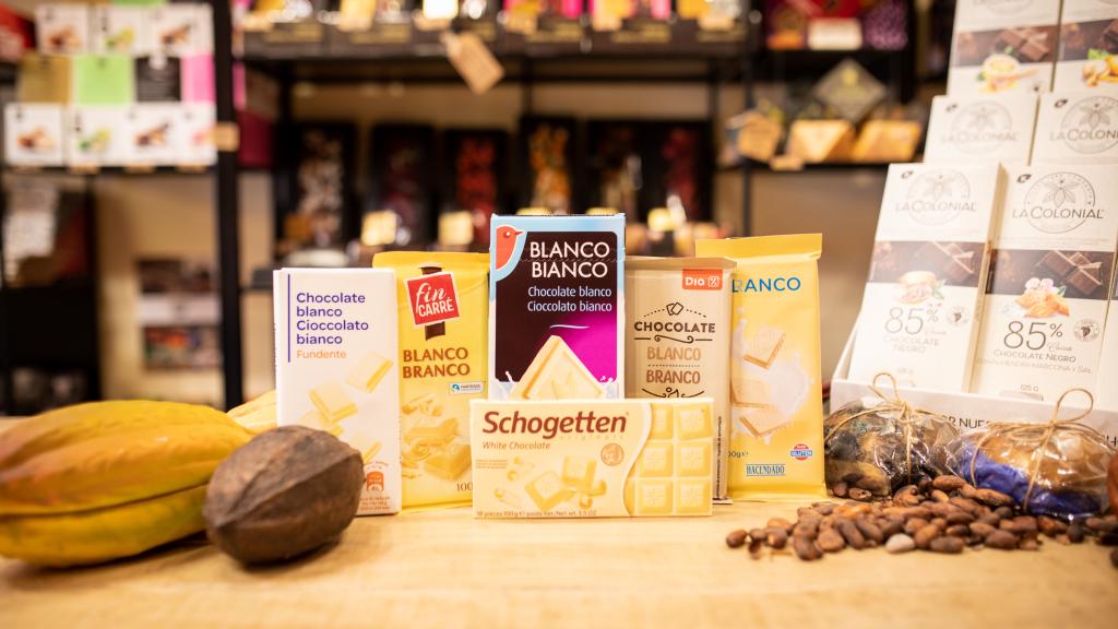 Las seis tabletas de chocolate blanco de los supermercados analizadas en la cata.