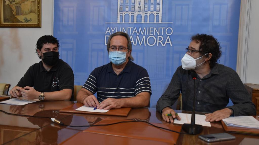 El concejal de Hacienda, Diego Bernardo; el alcalde de Zamora, Francisco Guarido y el teniente del alcalde, Miguel Ángel Viñas