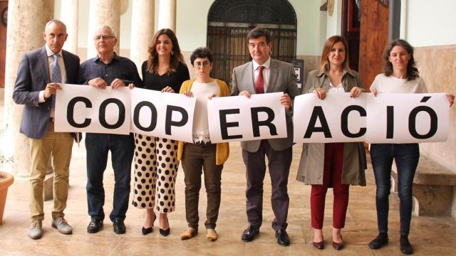 Los líderes locales del mandato 2015-2019, en un acto en defensa de la cooperación. EE