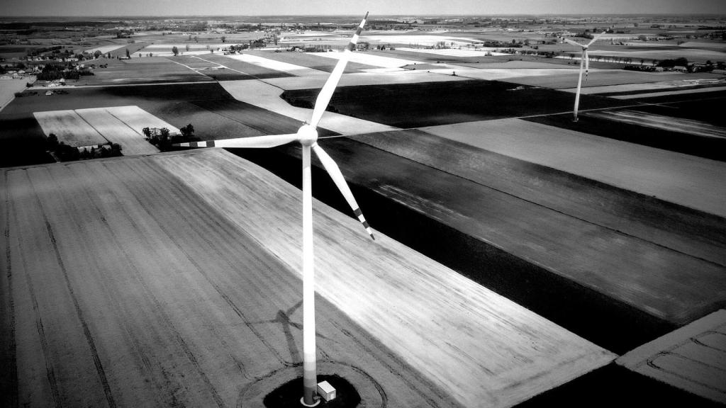 Unos aerogeneradores.