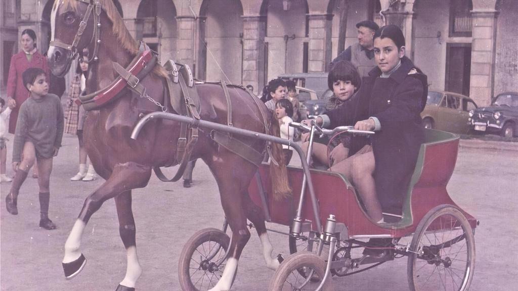 Imagen antigua de los caballitos de A Coruña