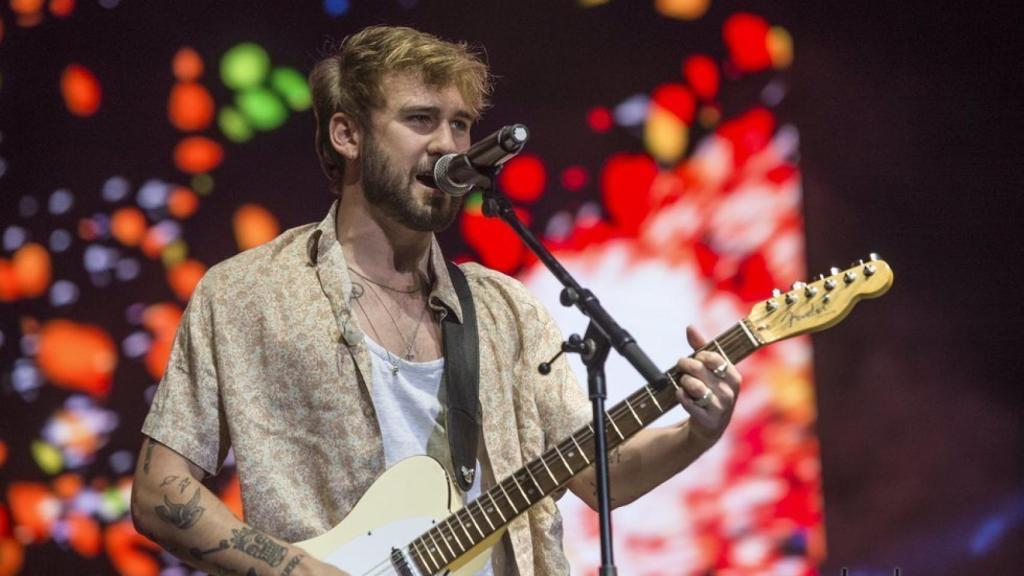Dani Fernández dando un concierto