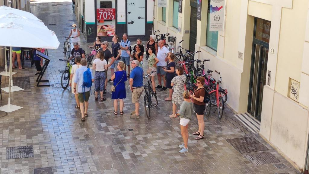 Circular en bicicleta por las zonas peatonales está prohibido.
