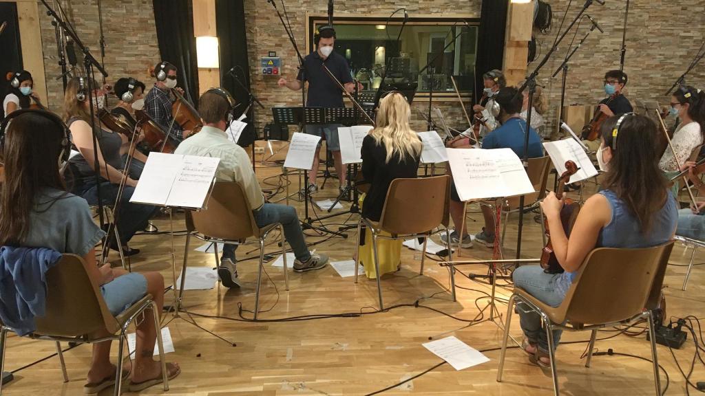 ICAL. El compositor Óscar Martín, responsable de la música de la película 'Claret' en un momento de la grabación