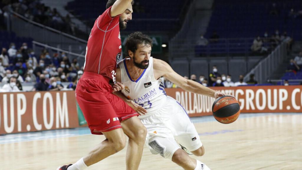 Sergio Llull atacando el aro