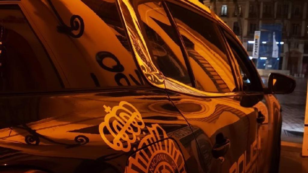 Vehículo policía nacional de noche Málaga.