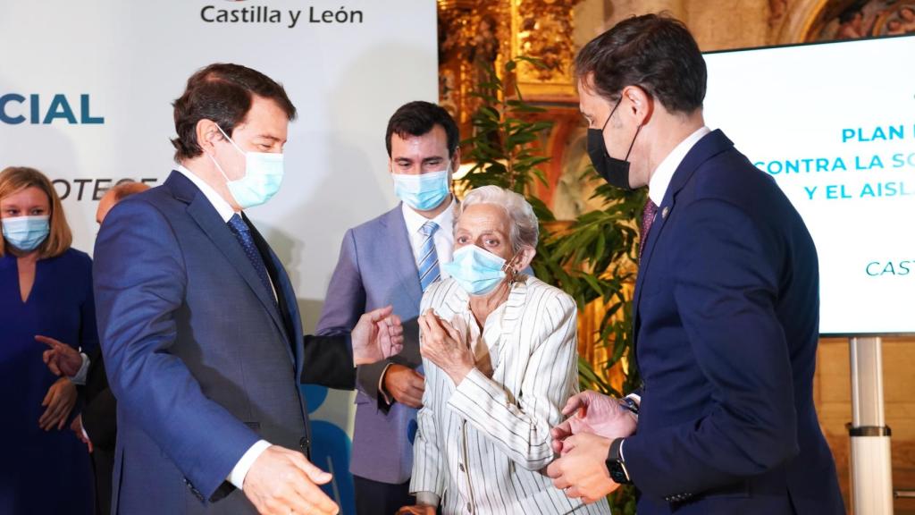 Fernández Mañueco durante la presentación del Plan contra la soledad