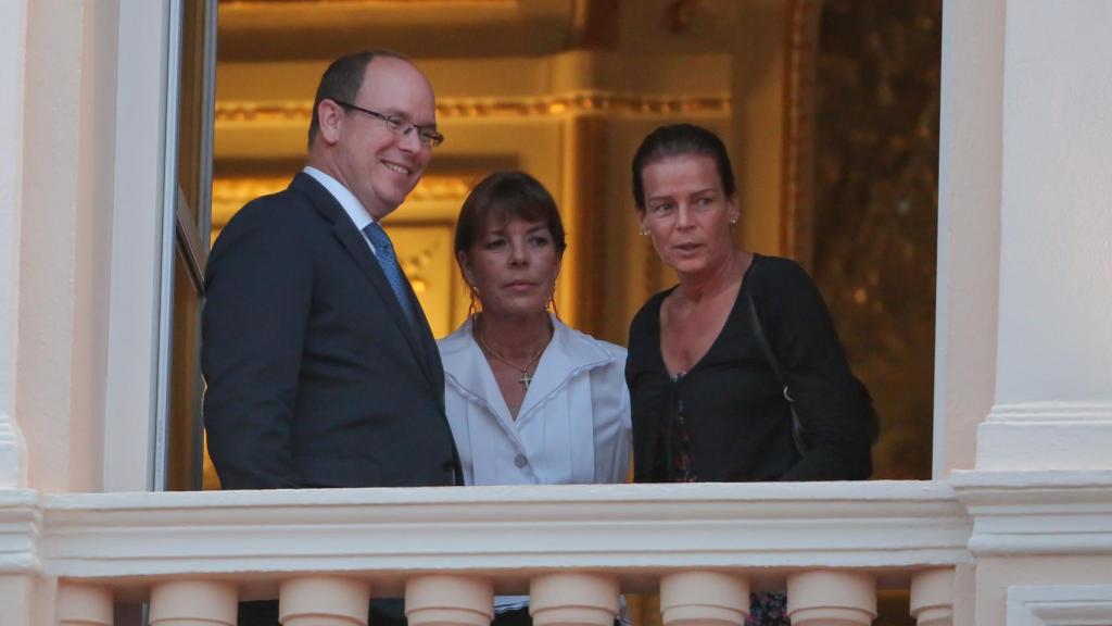Alberto de Mónaco y sus hermanas, Carolina y Estefanía.