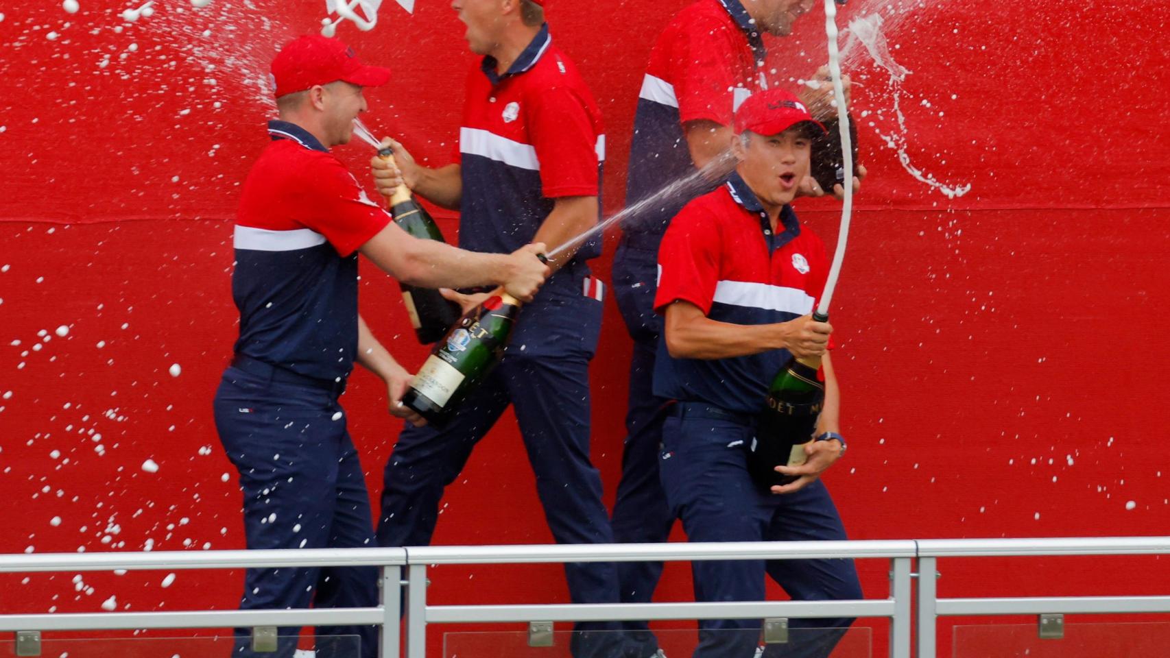 Los jugadores de Estados Unidos celebran el triunfo en la Ryder Cup