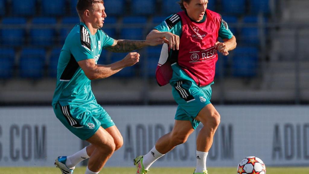 Toni Kroos y Luka Modric, en un entrenamiento del Real Madrid