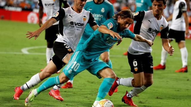 Luka Modric durante el Valencia - Real Madrid