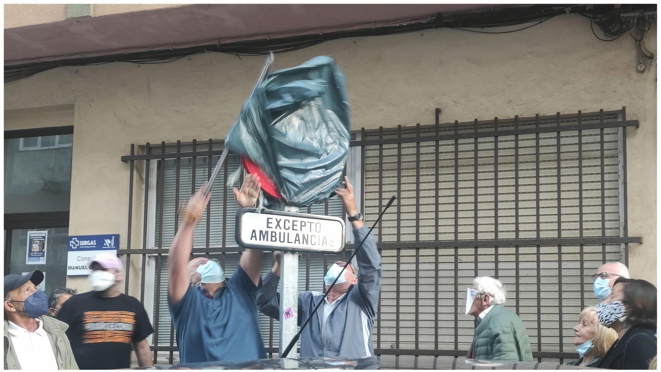 Retirada del cobertor. Foto: Quincemil.