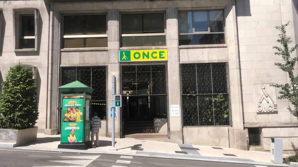 Sede de la ONCE en la calle Gran Vía de Vigo.