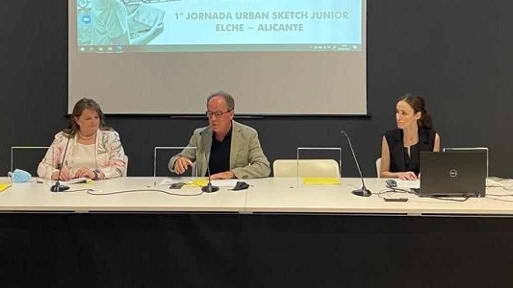 Emilio Vicedo y las concejales de Educación de Alicante y Elche, durante la presentación.