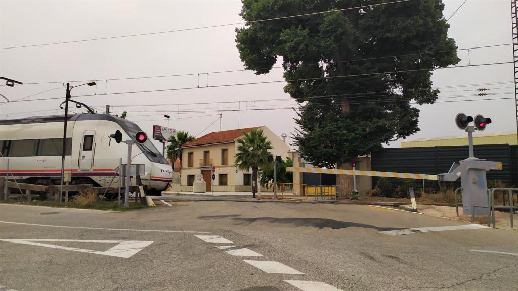 El accidente ferroviario de Novelda se produjo en un paso a nivel que está pendiente de suprimirse desde 2017.
