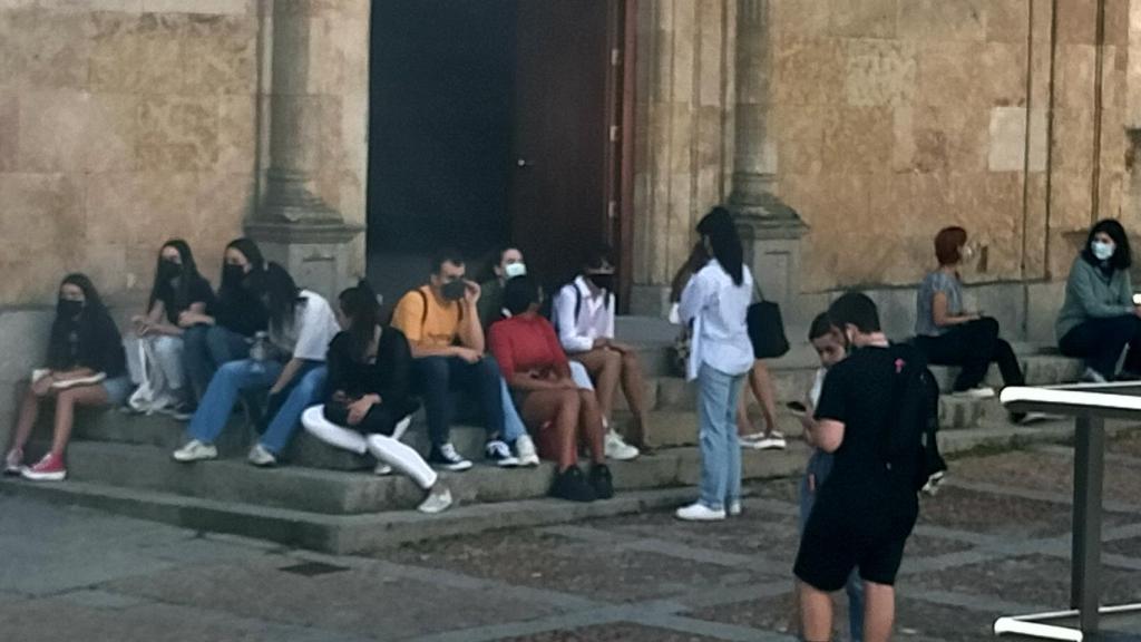 Estudiantes en la plaza de Anaya