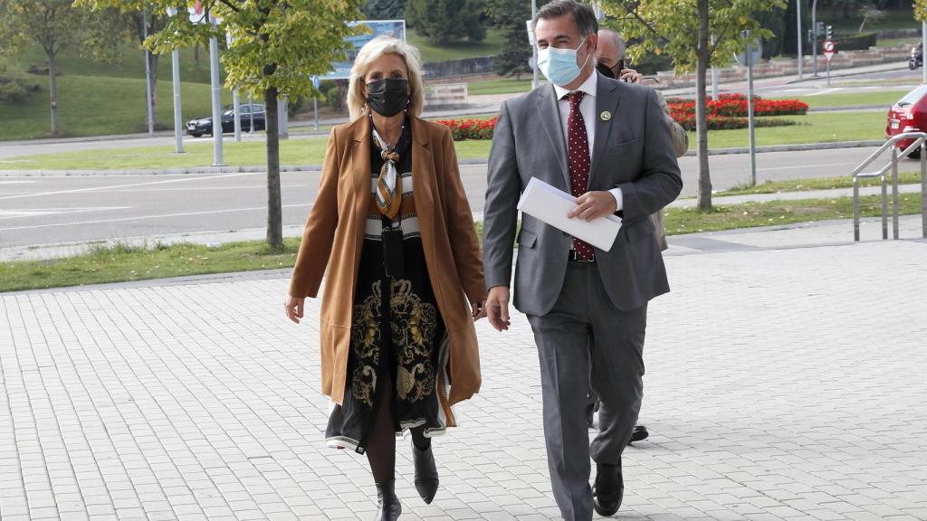 Verónica Casado clausura la jornada 'Reconocimiento al compromiso con la higiene de manos'