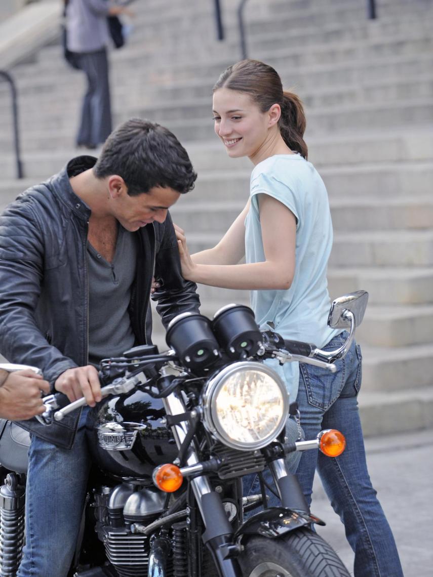 María Valverde y Mario Casas en el rodaje de 'A tres metros sobre el cielo'.