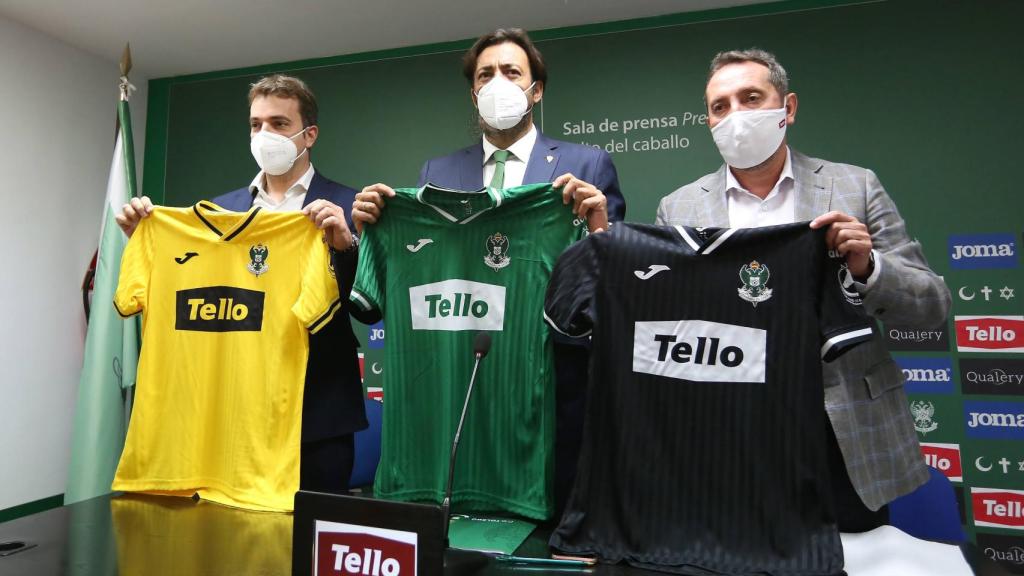 Presentación de la nueva camiseta del CD Toledo con el patrocinio de Tello. Foto: Óscar Huertas