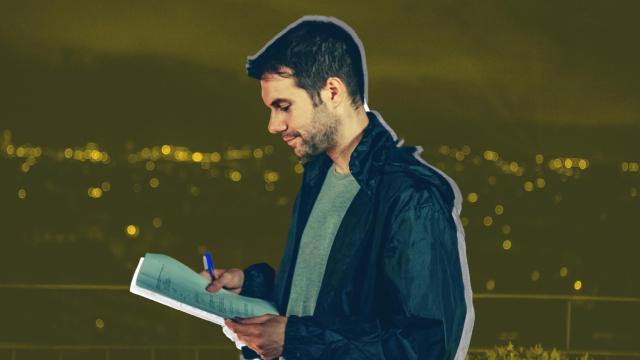 Álvaro Carmona, el español nominado a un Emmy por hacer una serie con gente hablando