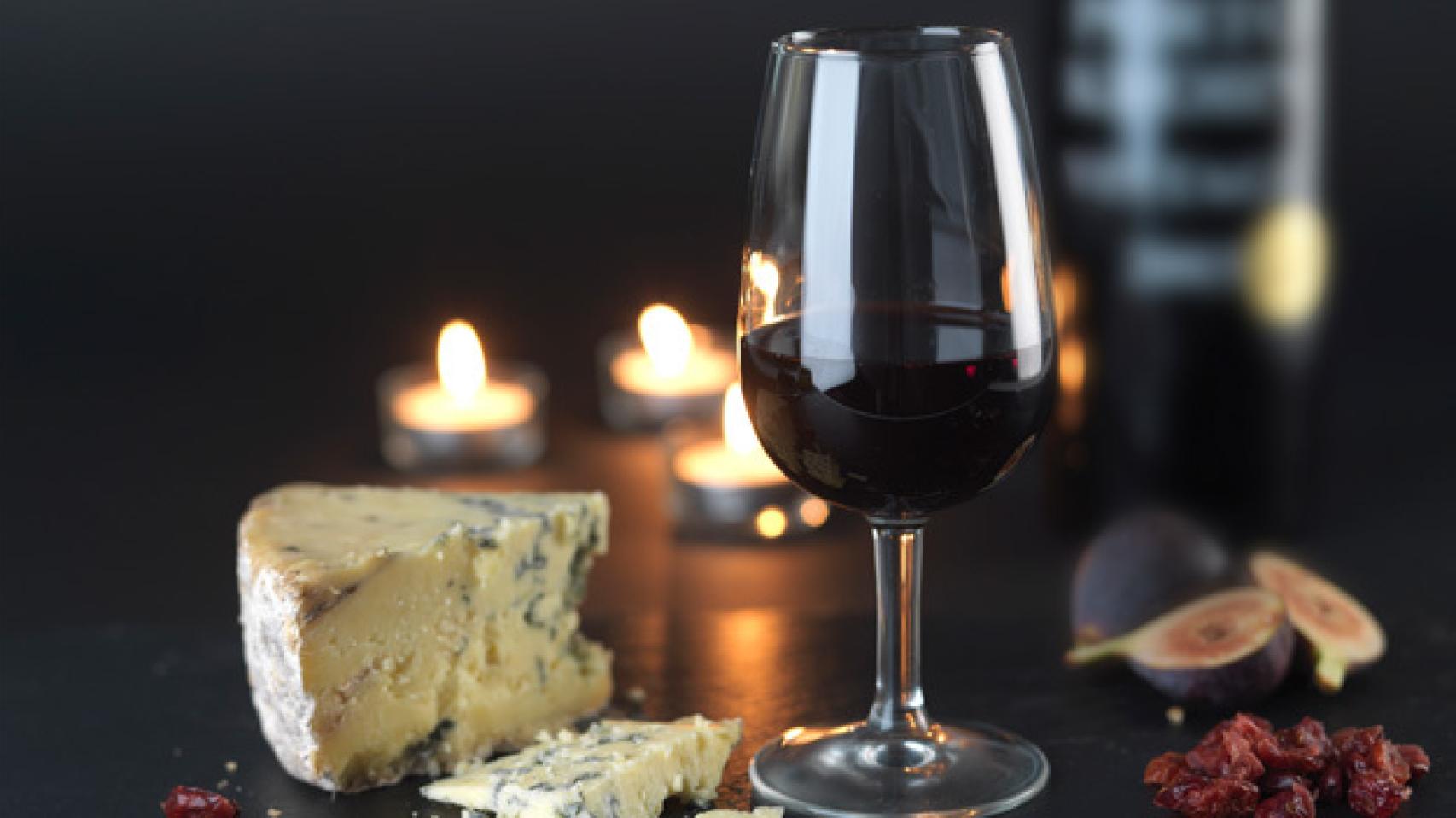 Queso azul y una copita de 'sherry'.